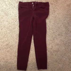 Soft American eagle maroon jeans.